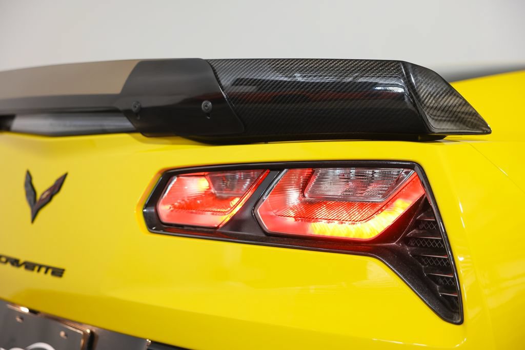 Used 2016 Chevrolet Corvette Z06 w/ 3LZ Preferred Equipment Group RWD image 11