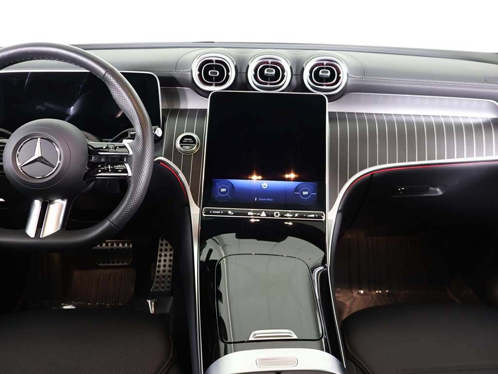 Used 2025 Mercedes-Benz GLC 300 4MATIC image 39