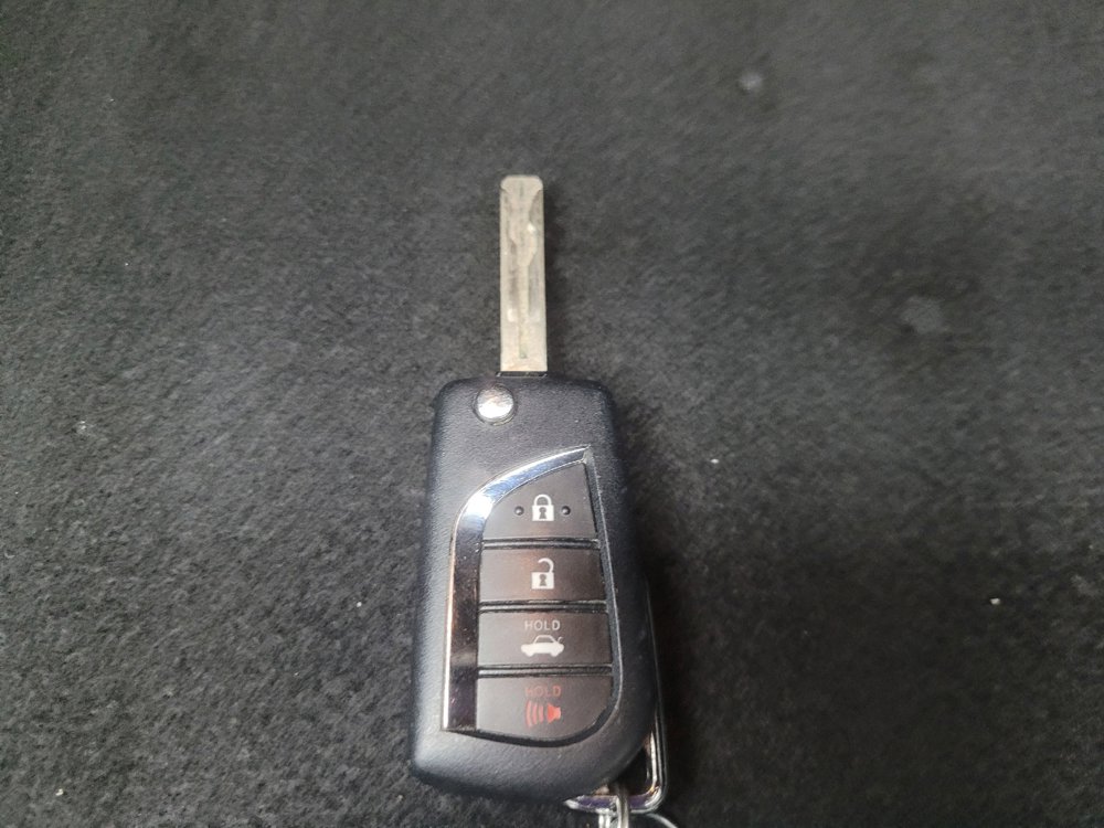 Used 2018 Toyota Camry FWD image 32