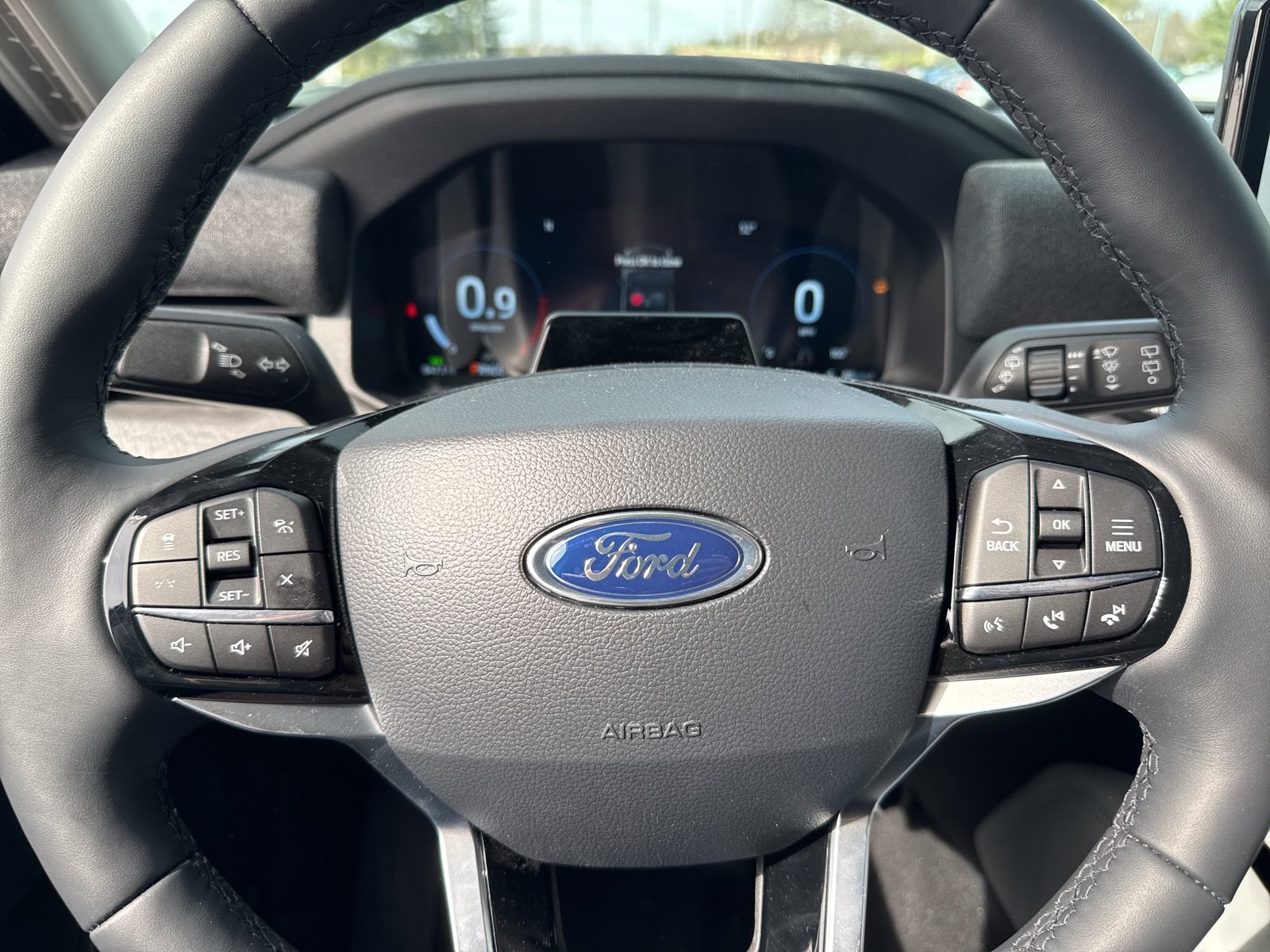New 2026 Ford Explorer Platinum w/ LUX Leather Package AWD/4WD image 25