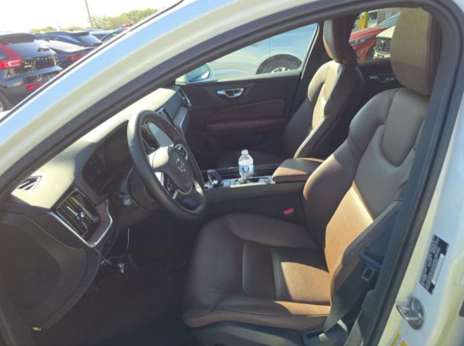 Used 2025 Volvo V60 B5 Cross Country Plus AWD/4WD image 4