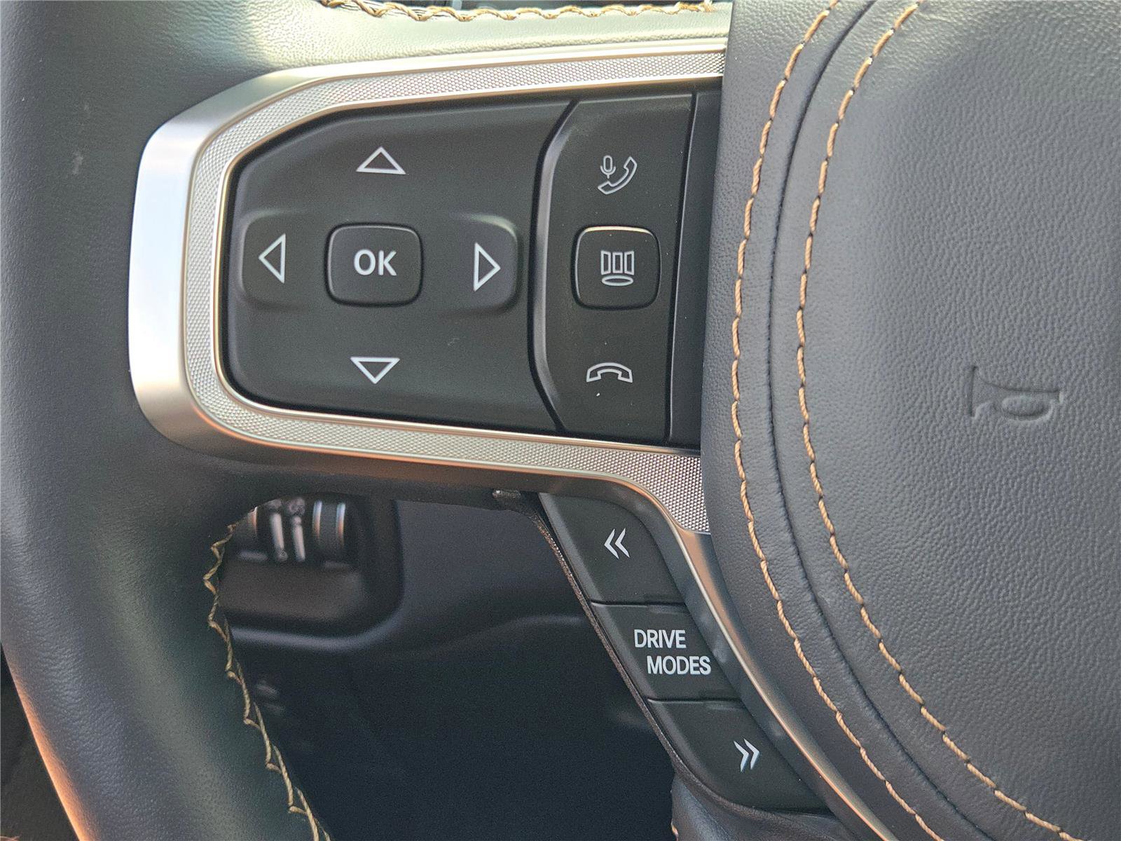 Used 2025 RAM 1500 Tungsten w/ Towing Technology Group AWD/4WD image 39