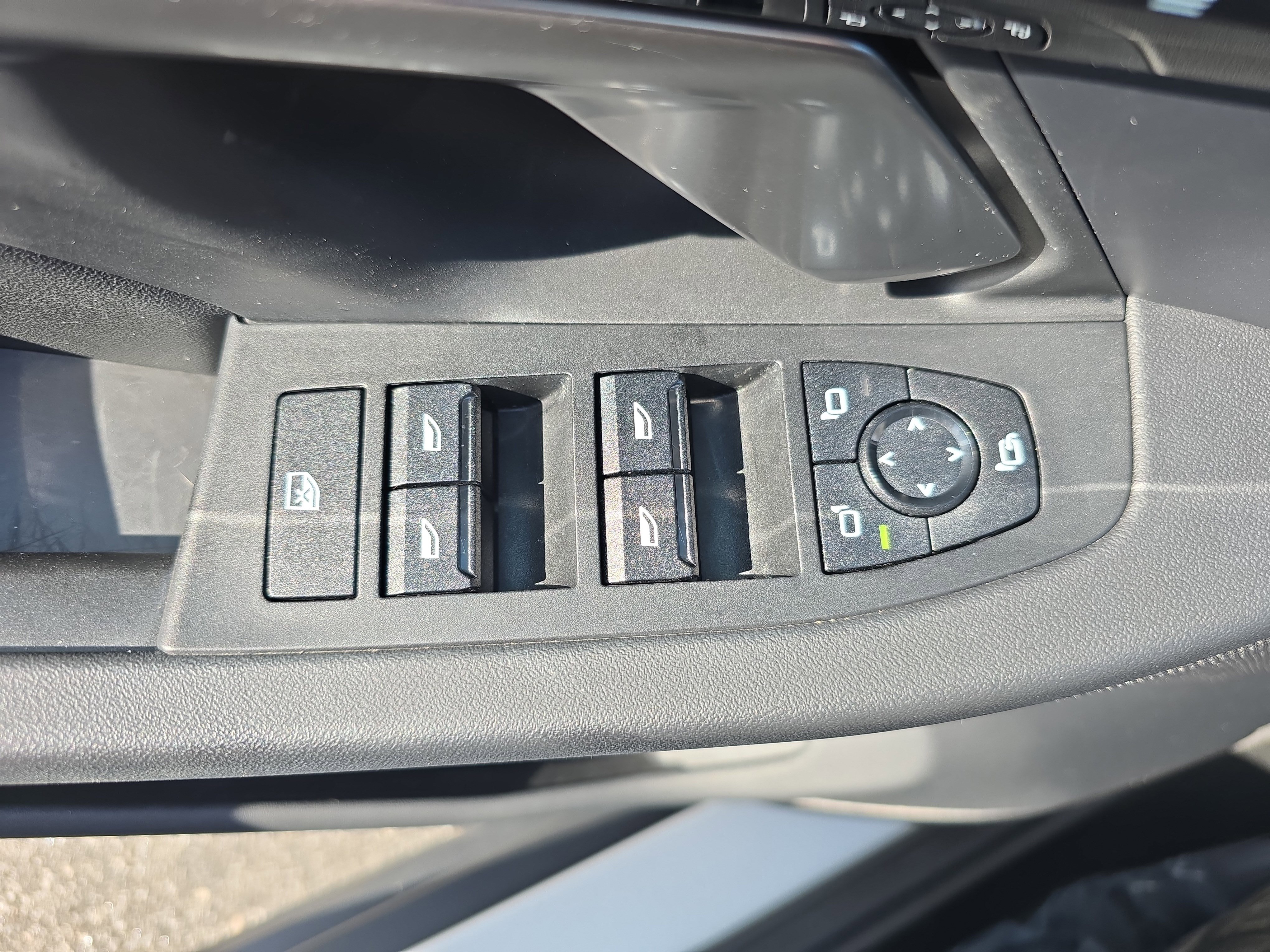 Used 2024 BMW i5 eDrive40i w/ Premium Package RWD image 26