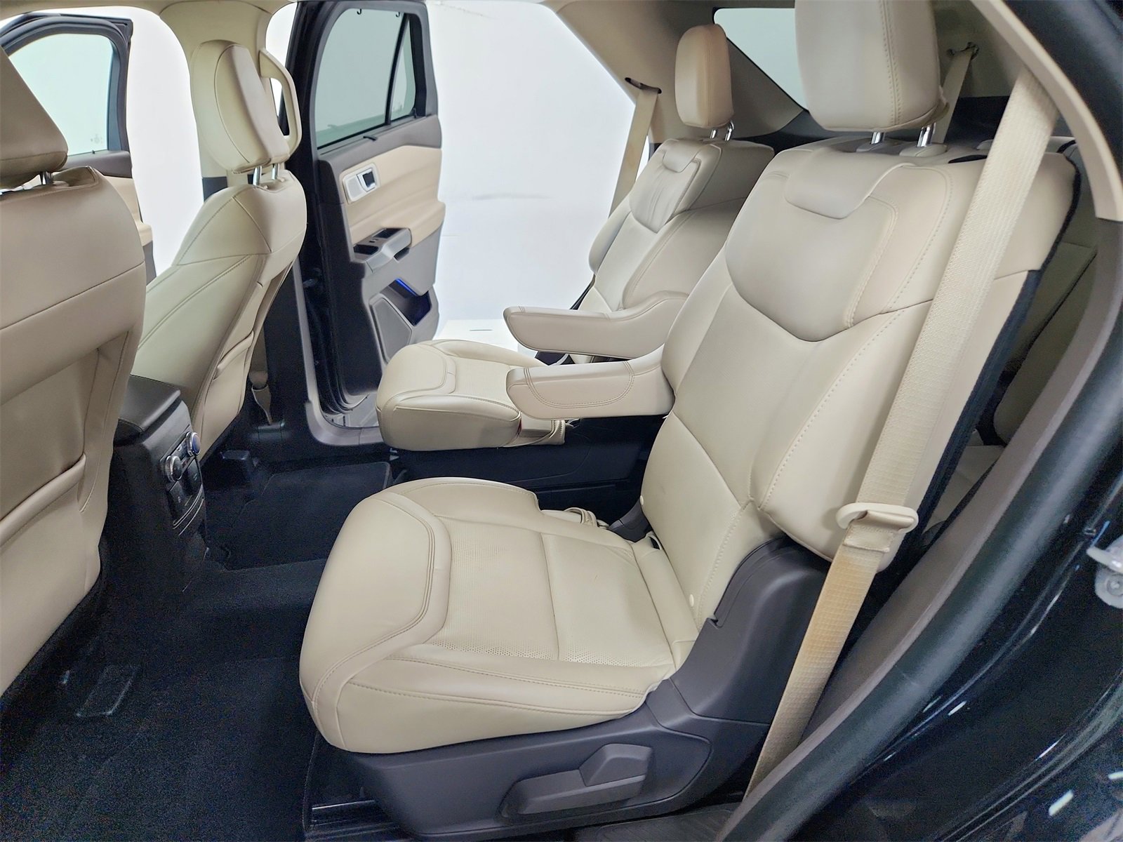 Used 2023 Ford Explorer Platinum w/ Technology Package image 37