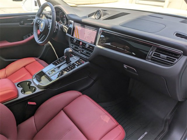 Certified 2025 Porsche Macan image 27