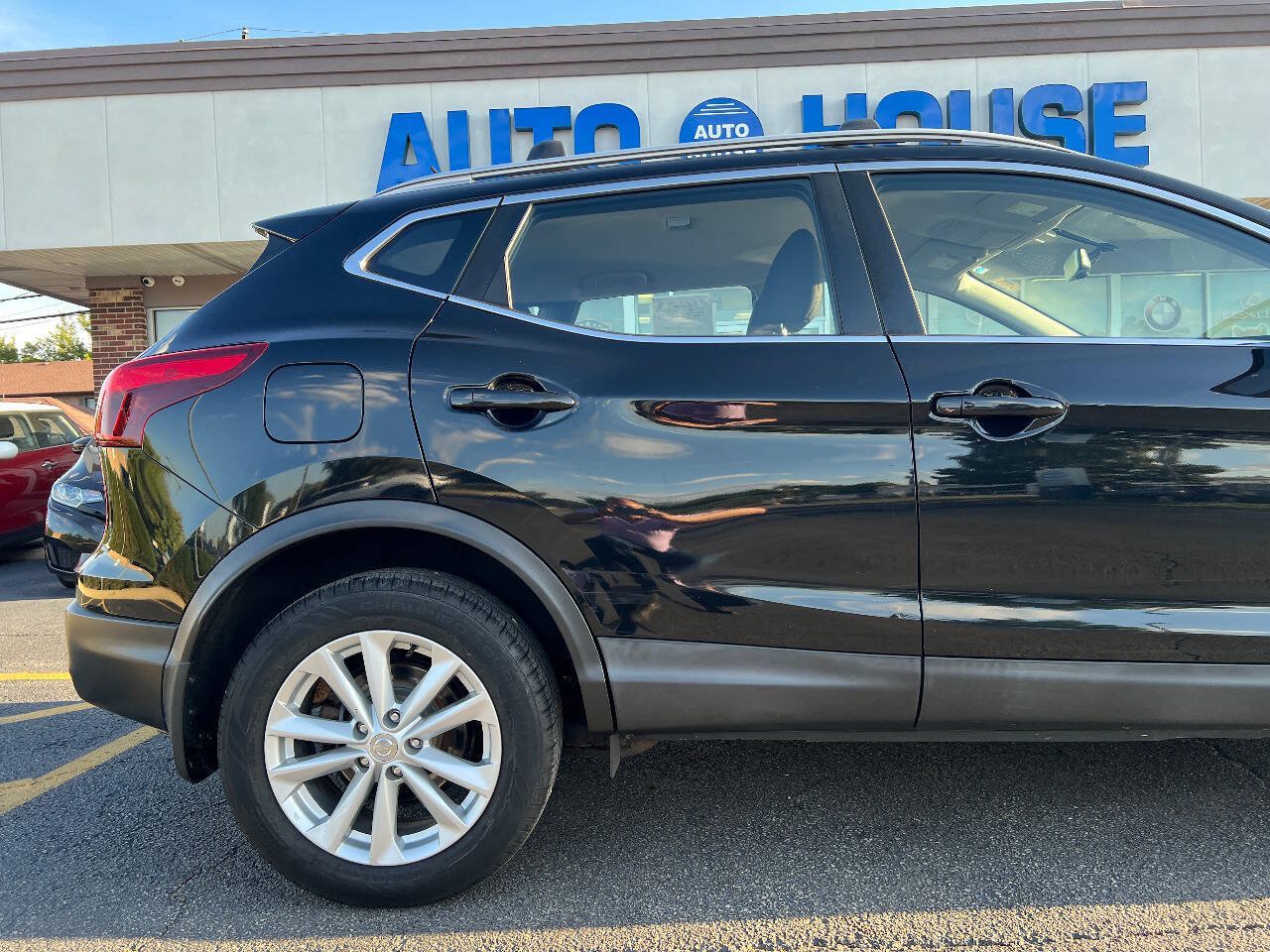 Used 2017 Nissan Rogue Sport SV AWD/4WD image 38
