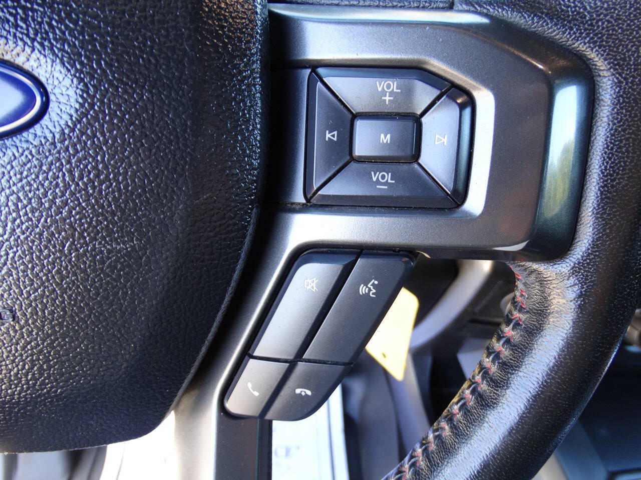 Used 2017 Ford F150 4x4 SuperCrew XLT w/ FX4 Pkg w/ Equipment Group 302A Luxury image 17