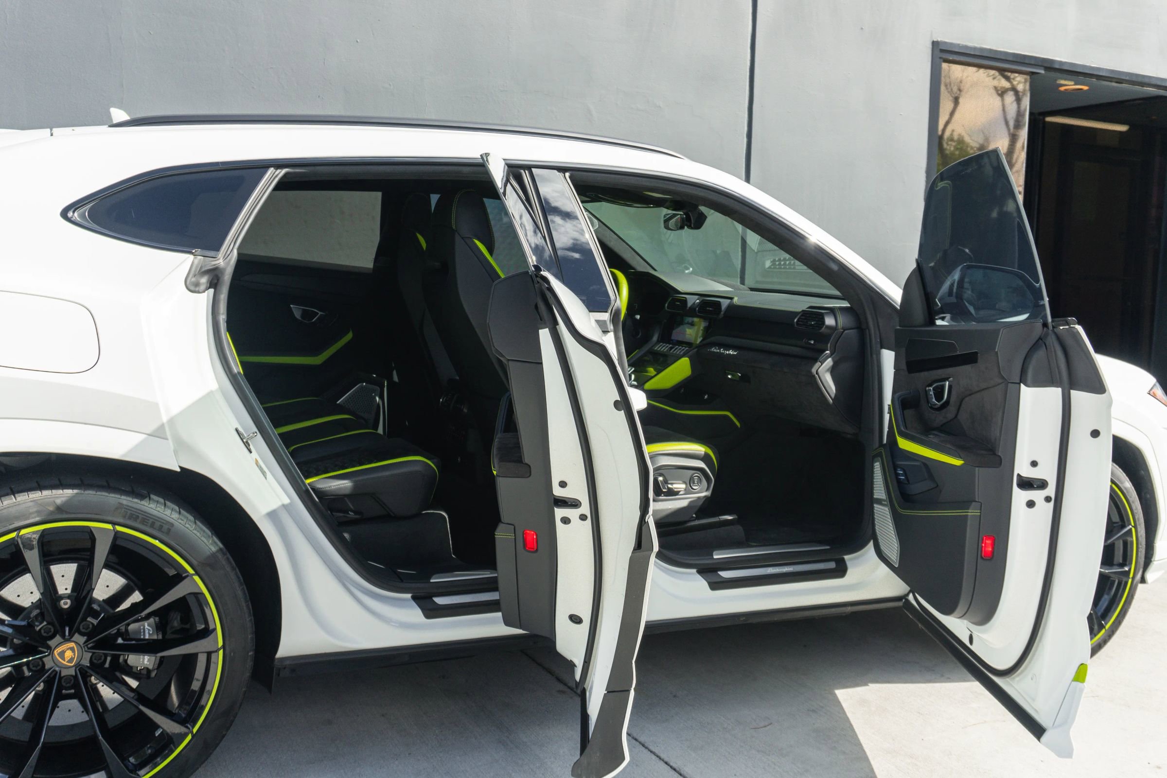 Used 2022 Lamborghini Urus image 53