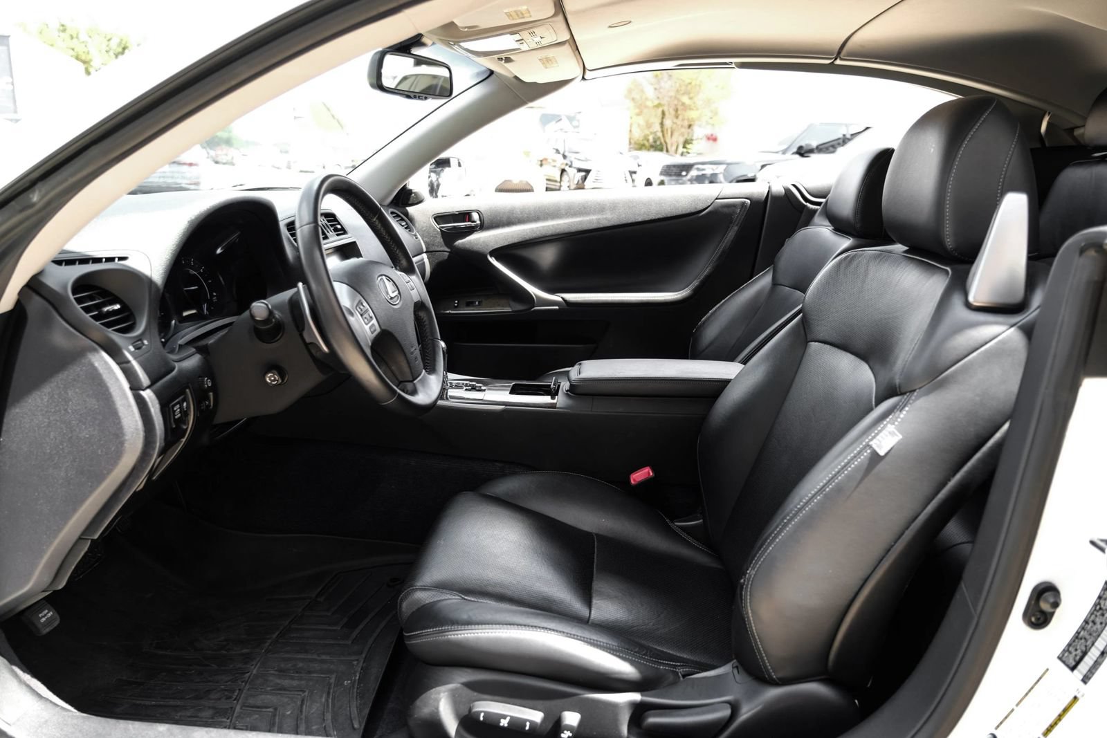 Used 2013 Lexus IS 250C RWD image 3