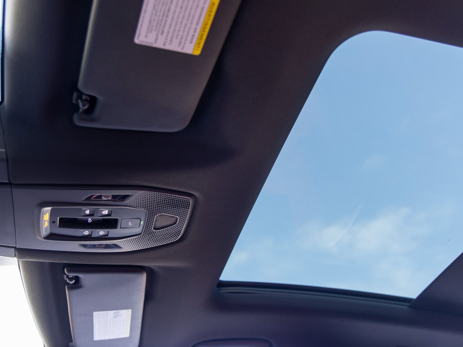 Certified 2024 Porsche Macan 4 Electric image 27