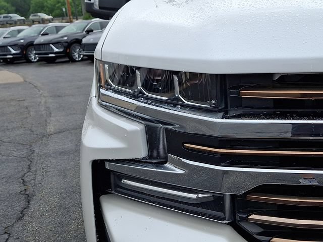 Used 2020 Chevrolet Silverado 1500 High Country w/ Technology Package AWD/4WD image 10