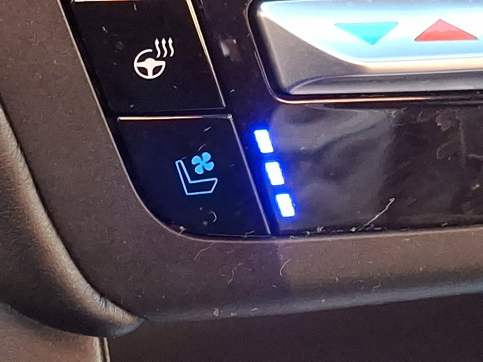 Used 2020 Ford Explorer Platinum w/ Premium Technology Package image 24