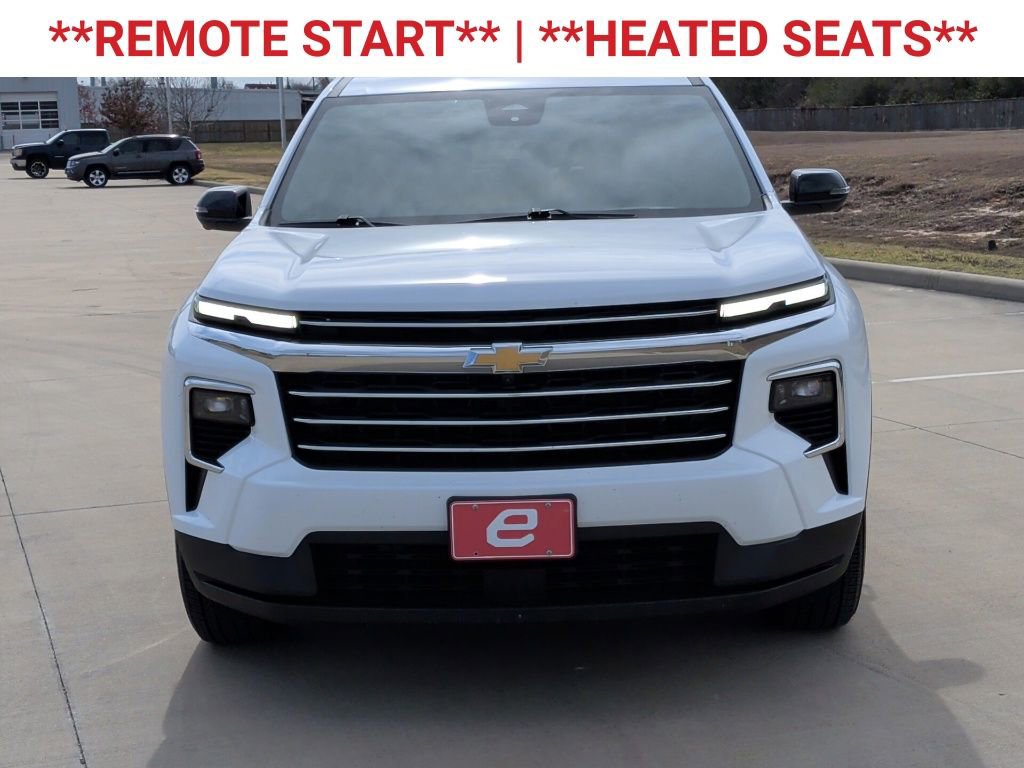 Used 2025 Chevrolet Traverse LT w/ Driver Confidence Package image 2