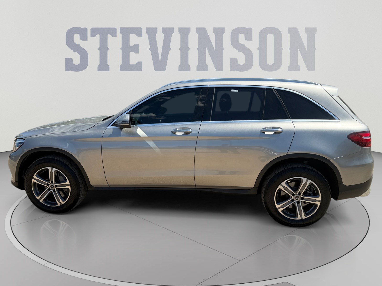 Used 2019 Mercedes-Benz GLC 300 4MATIC image 2
