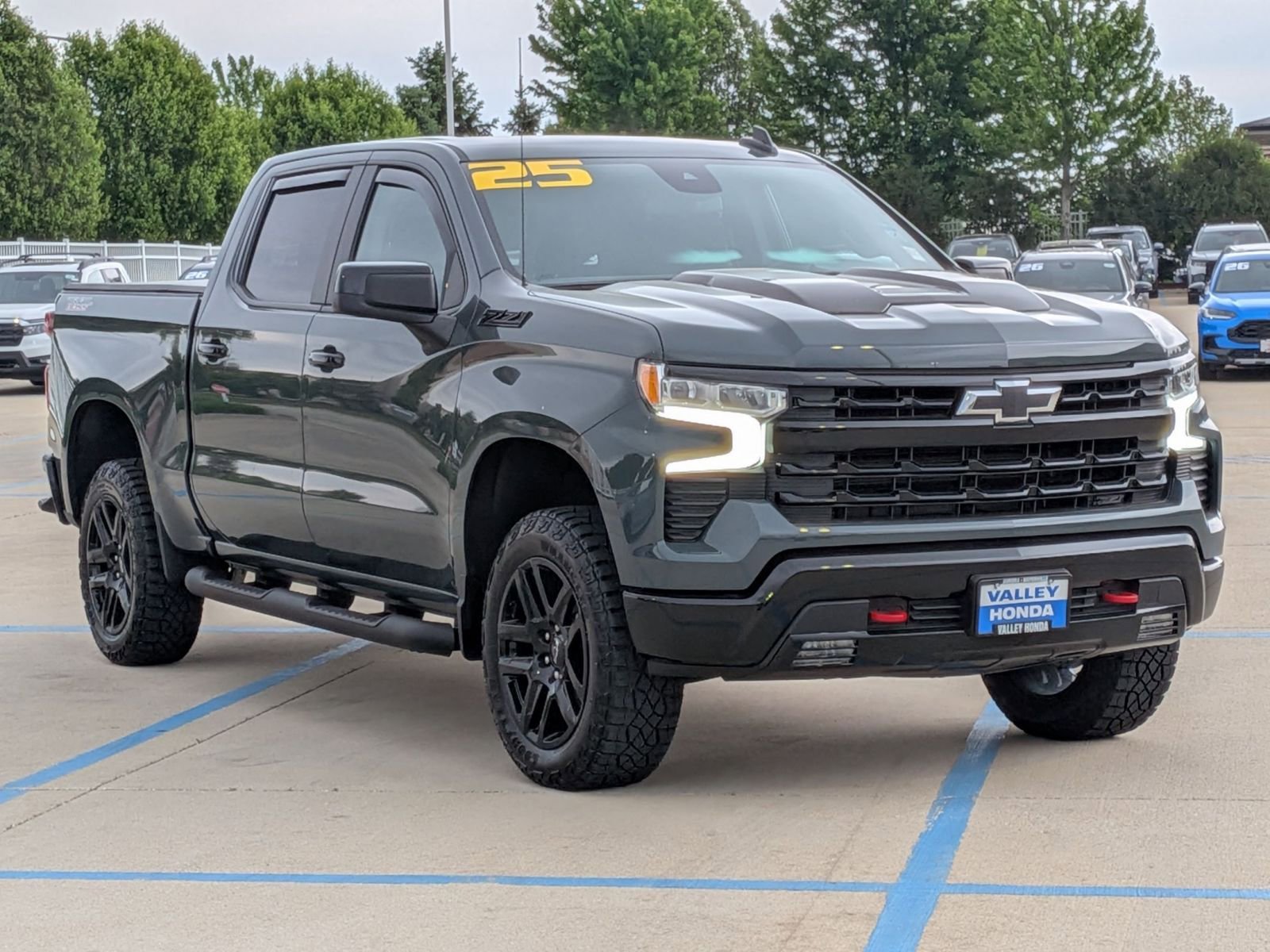Used 2025 Chevrolet Silverado 1500 LT Trail Boss w/ Convenience Package II AWD/4WD image 4