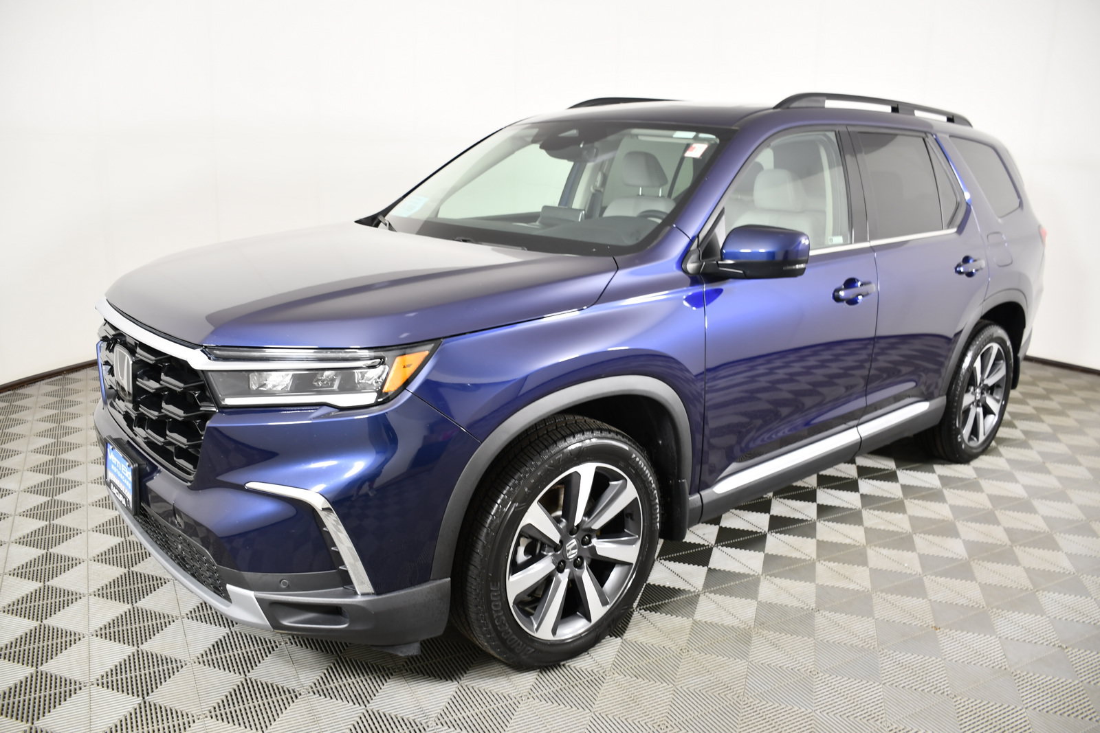 Used 2025 Honda Pilot Touring image 10