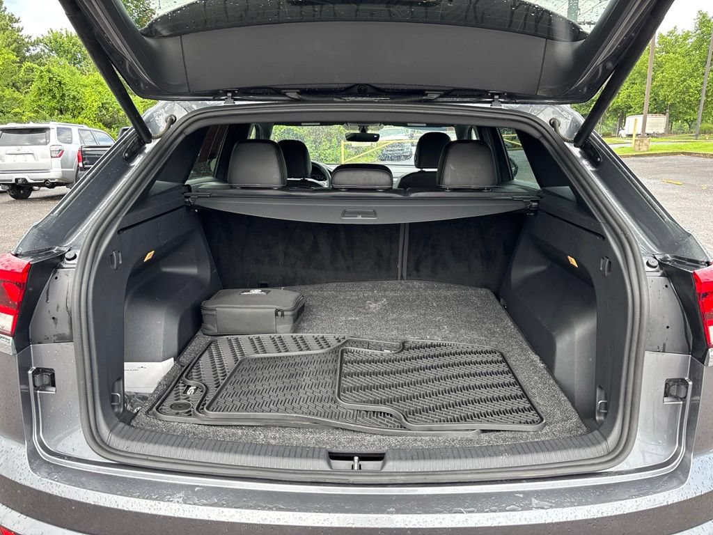 Certified 2023 Volkswagen Atlas Cross Sport SE FWD image 14