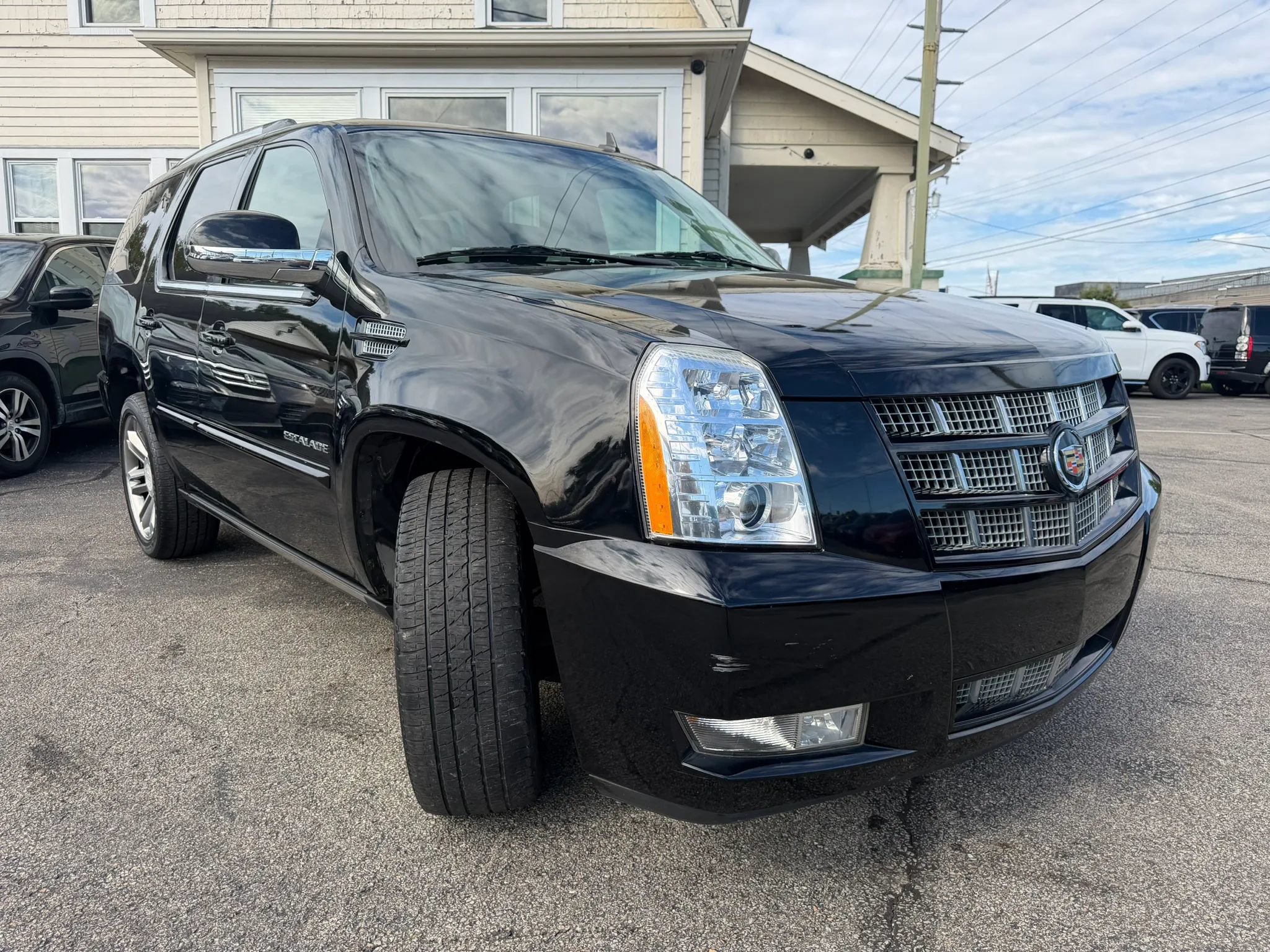 Used 2014 Cadillac Escalade Premium AWD/4WD image 25