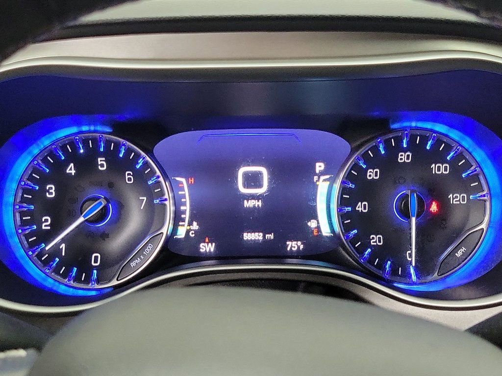 Used 2020 Chrysler Pacifica Touring-L w/ Advanced Safetytec Group image 12