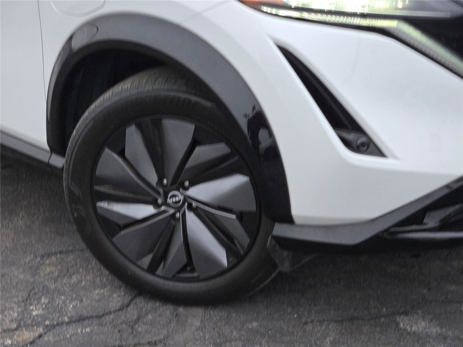 Used 2023 Nissan Ariya AWD image 3