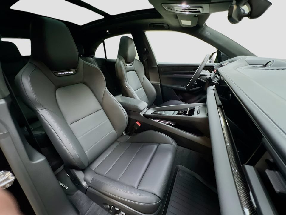 New 2026 Porsche Macan Turbo Electric AWD/4WD image 30