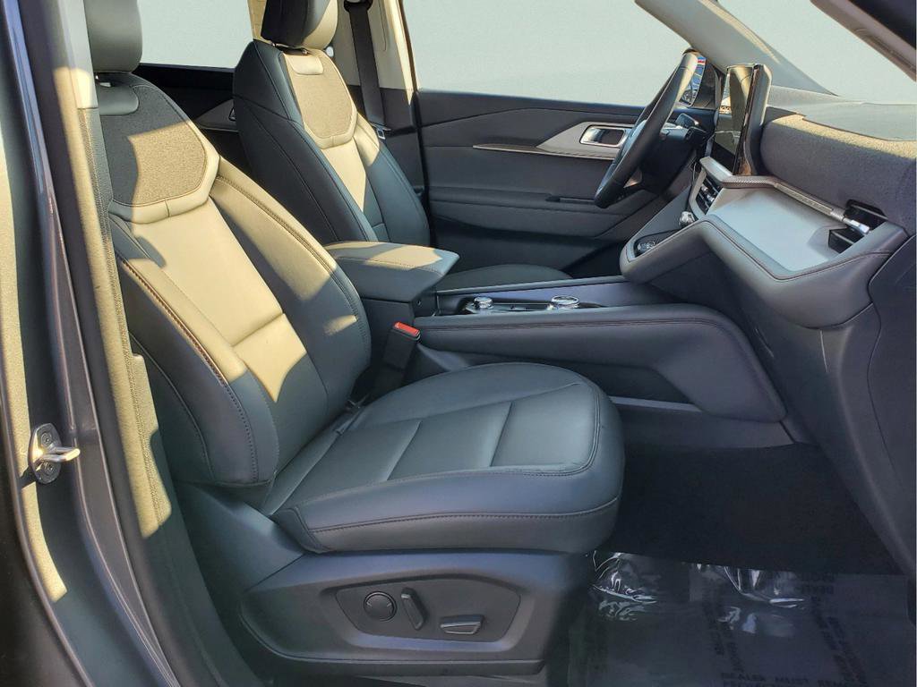 New 2025 Ford Explorer Active w/ Active Comfort Package image 16