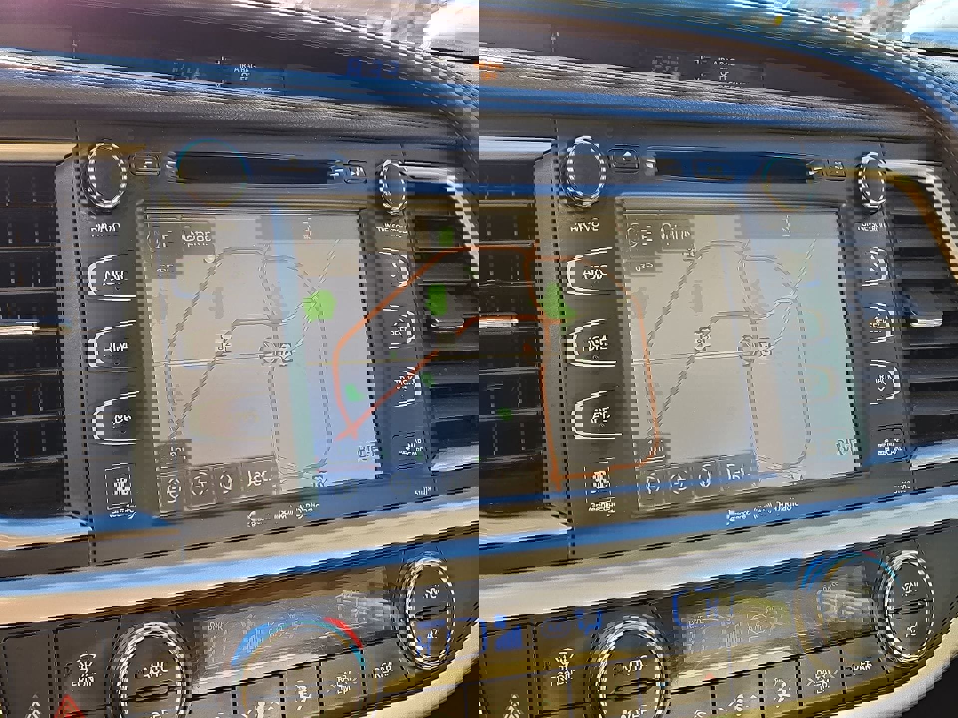 Used 2018 Toyota Highlander Limited Platinum w/ Carpet Mat Package (TMS) image 19