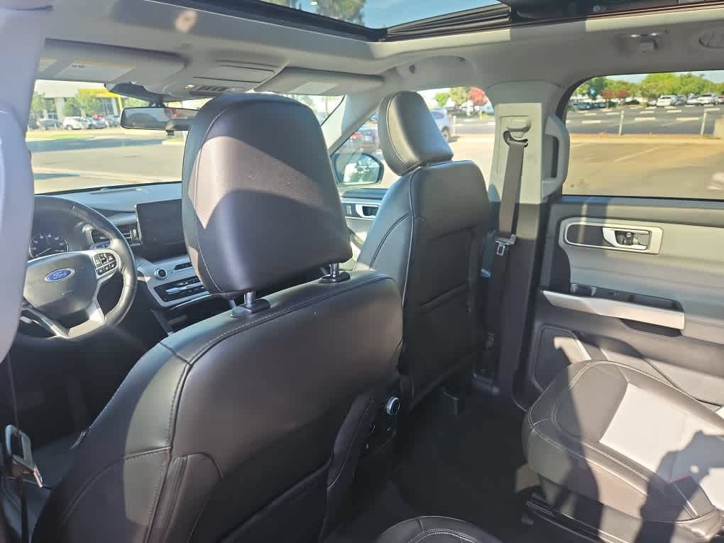 Used 2023 Ford Explorer XLT w/ Equipment Group 202A RWD image 12