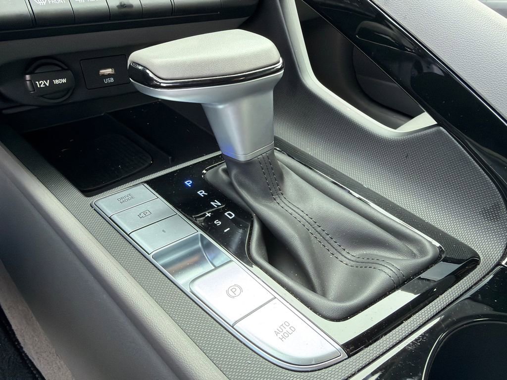 Used 2025 Hyundai Elantra SEL image 31