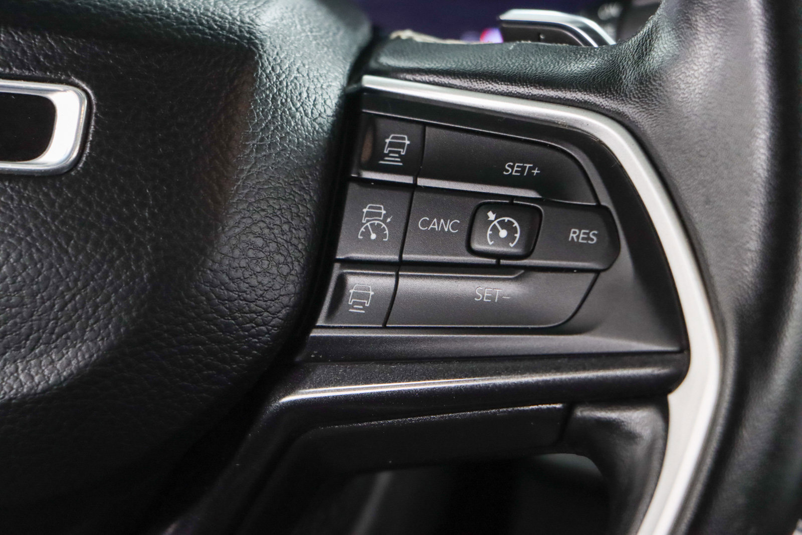 Used 2022 Jeep Grand Cherokee Altitude image 14