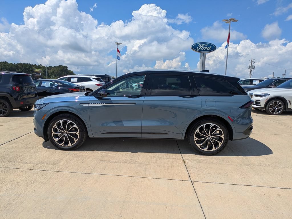 Used 2026 Lincoln Nautilus Reserve AWD/4WD image 2