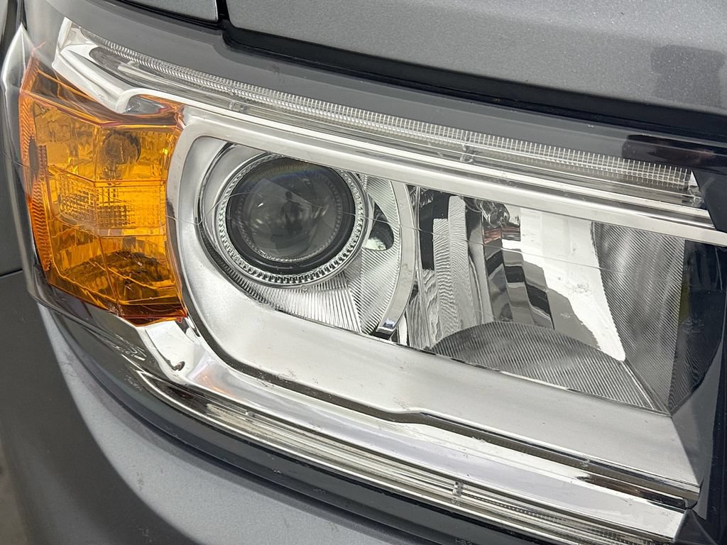 Used 2022 GMC Canyon Denali RWD image 36