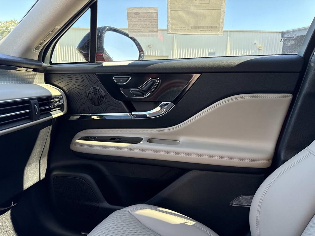 New 2026 Lincoln Corsair Premiere image 21