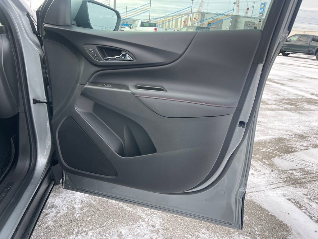 Used 2023 Chevrolet Equinox RS image 26