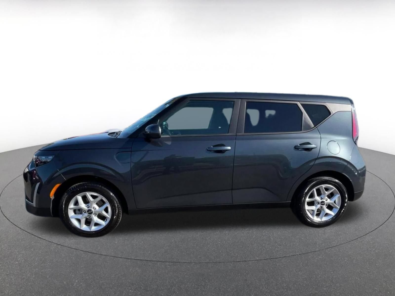 Used 2025 Kia Soul LX w/ LX Technology Package FWD image 9