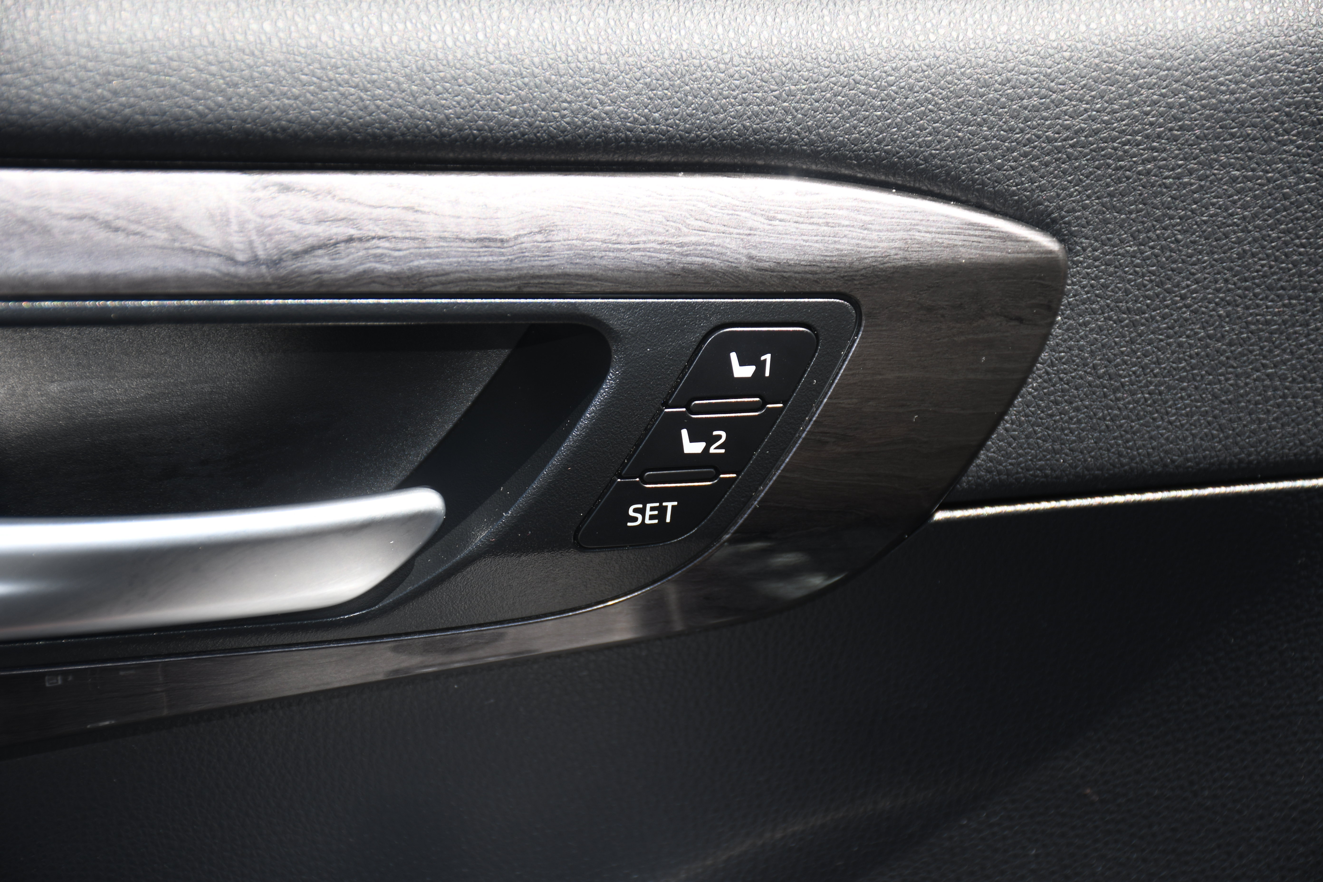 Certified 2024 Toyota Highlander Platinum FWD image 12