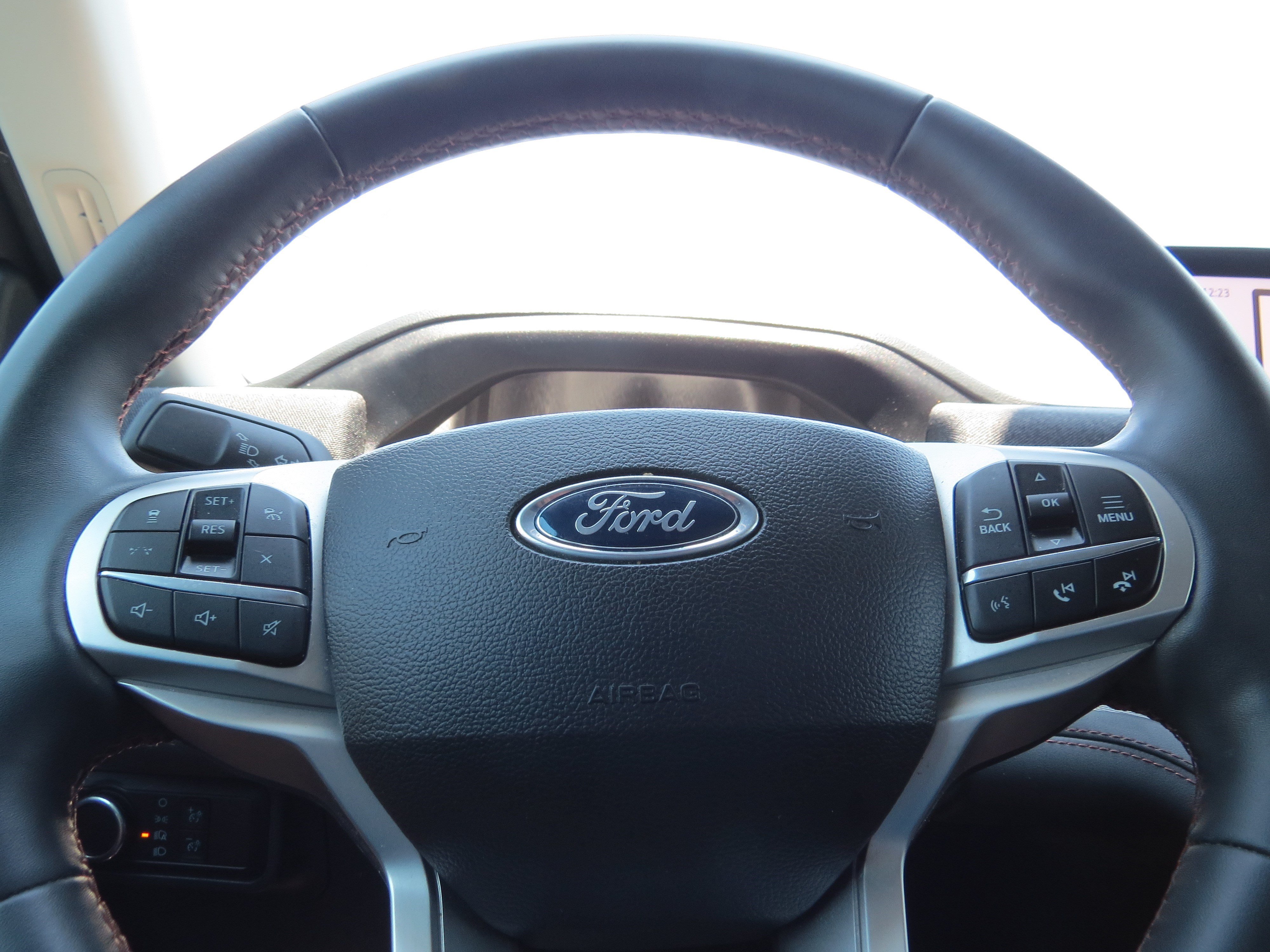 Used 2025 Ford Explorer Active RWD image 17