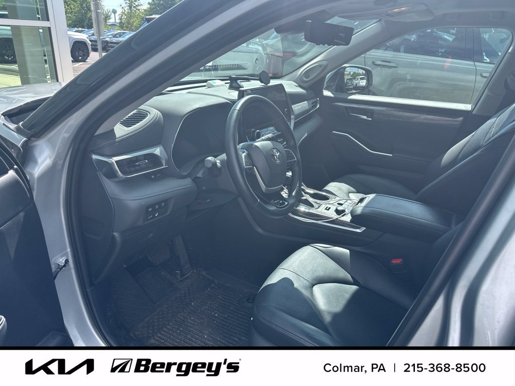 Used 2024 Toyota Highlander Platinum AWD/4WD image 9