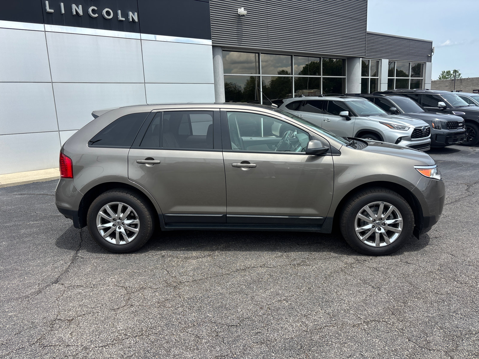 Used 2013 Ford Edge SEL FWD image 8