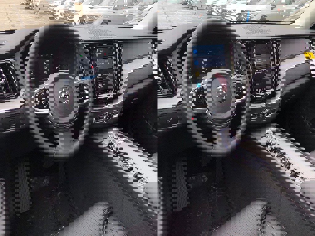 Used 2025 Volvo XC60 B5 Ultra w/ Protection Package Premier image 15