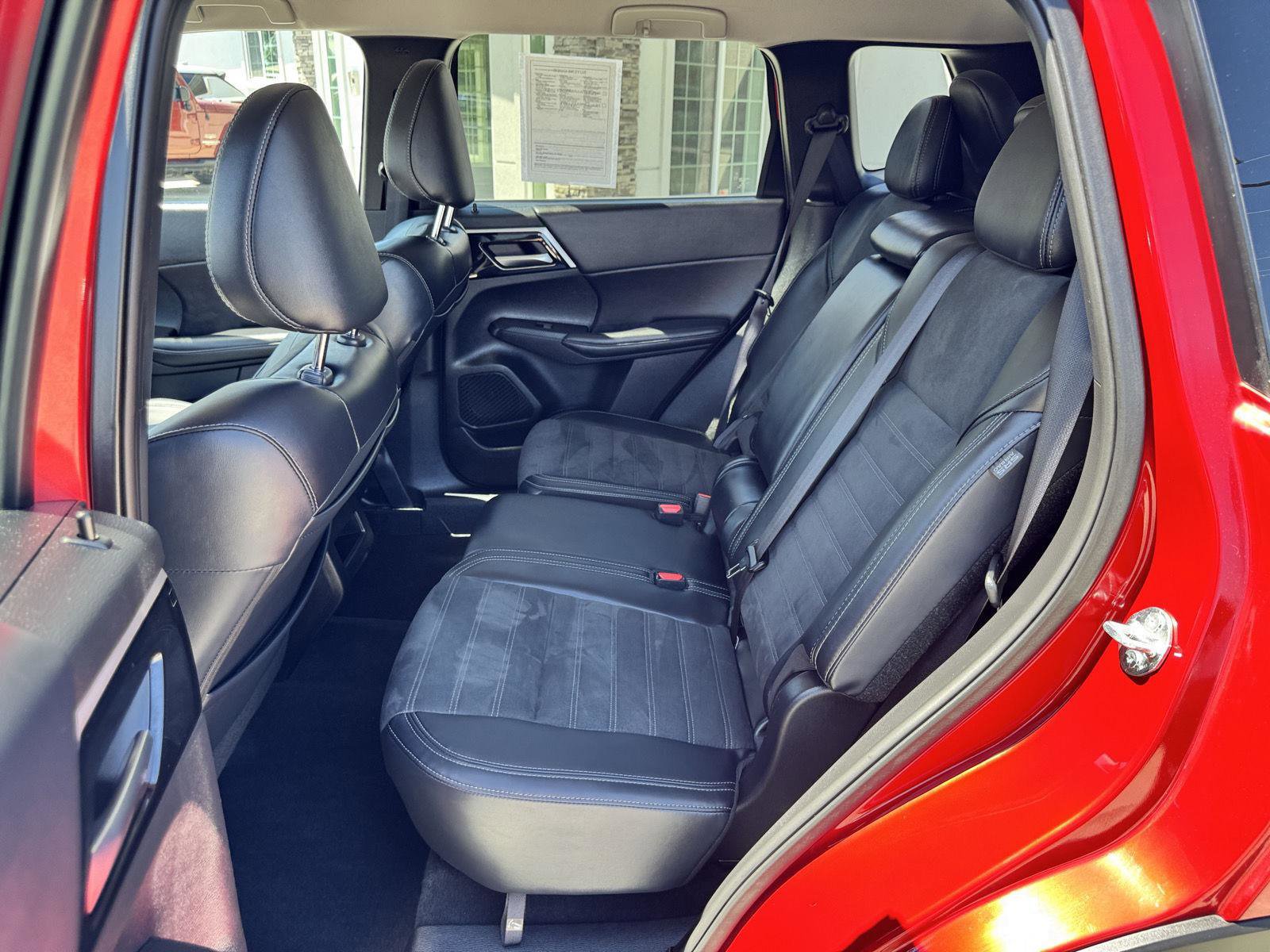 Used 2024 Mitsubishi Outlander SE image 19