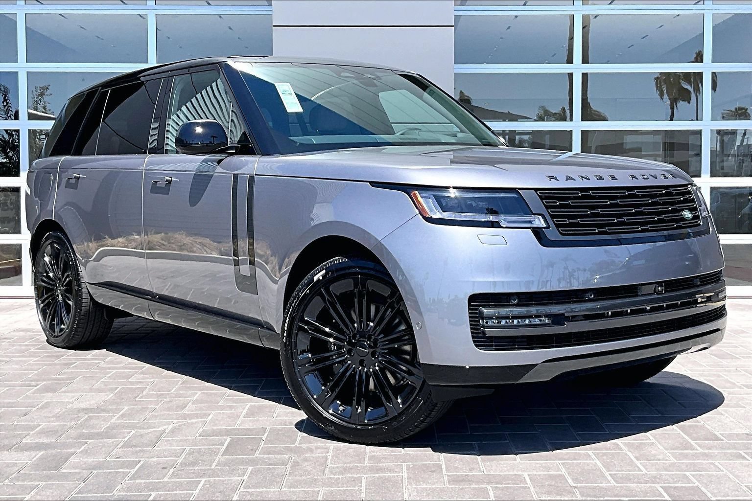 New 2026 Land Rover Range Rover Long Wheelbase SE AWD/4WD image 2