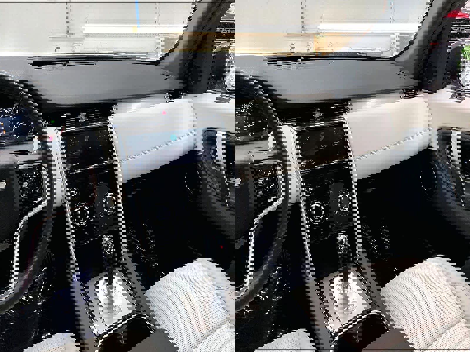 Used 2023 Land Rover Discovery Sport SE image 8