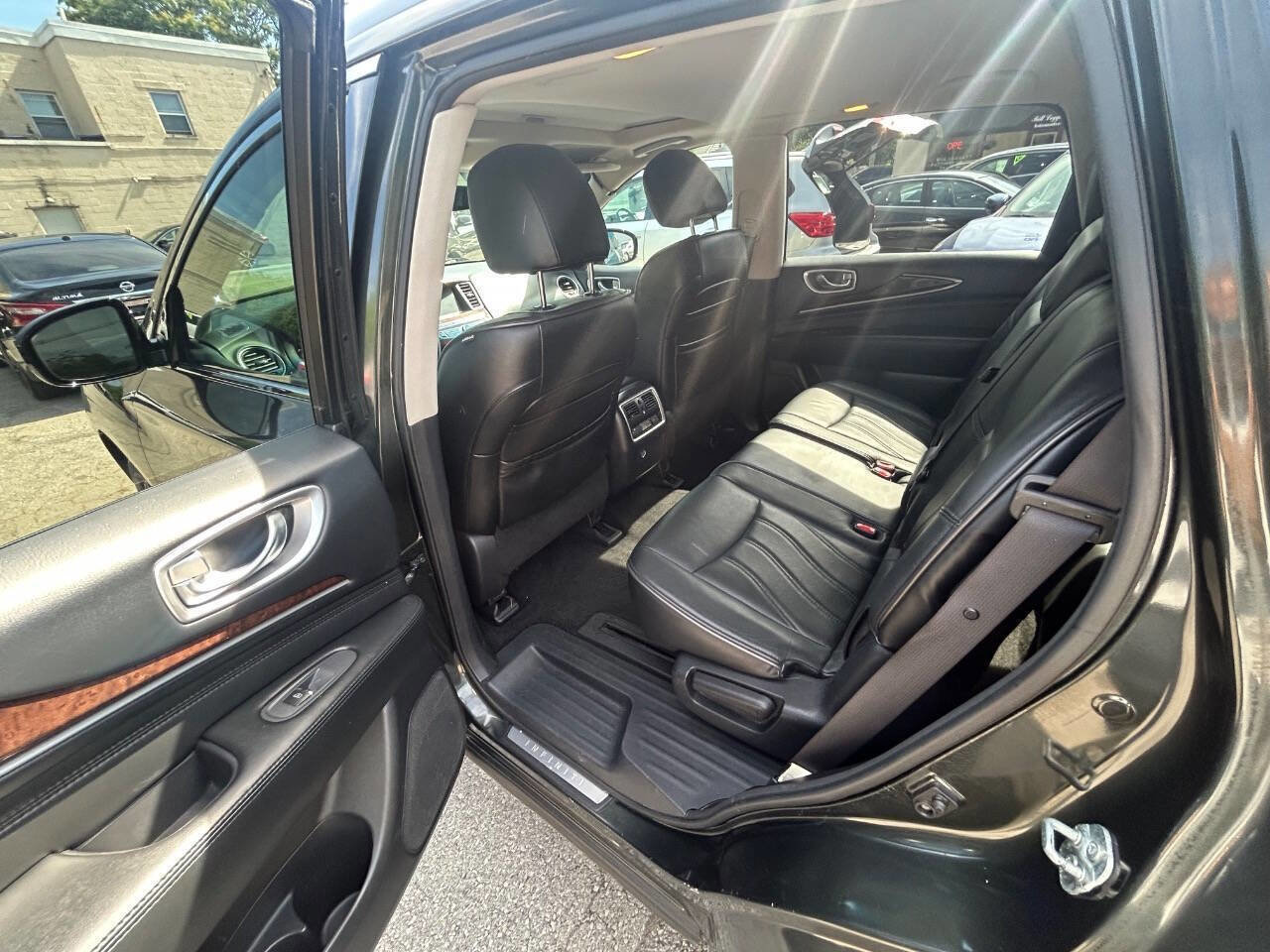 Used 2013 INFINITI JX35 AWD w/ Premium Pkg image 7