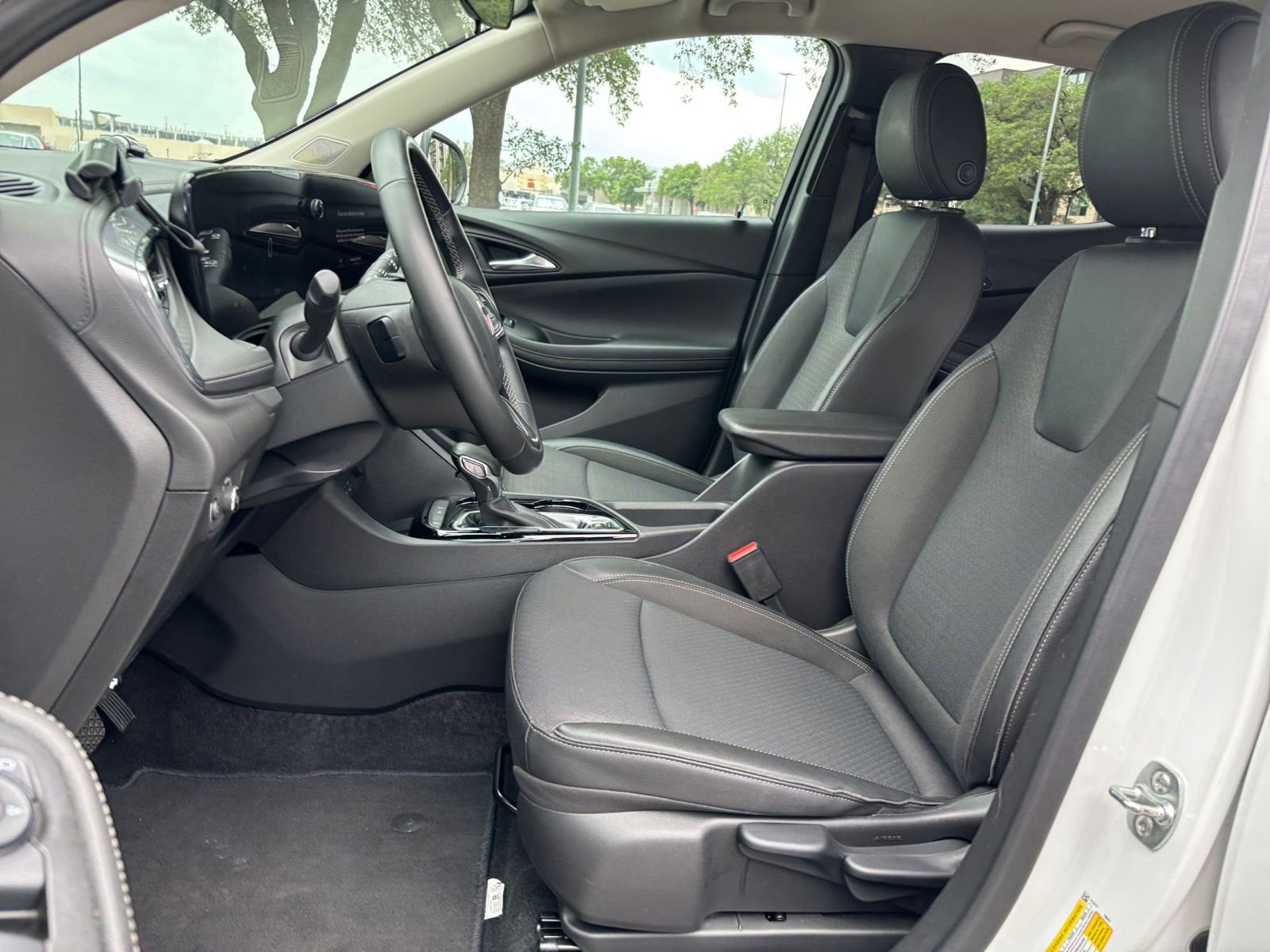 Used 2025 Buick Encore GX Preferred FWD image 22