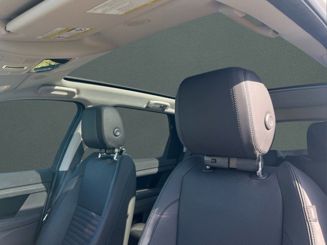 Used 2025 Land Rover Discovery Sport S image 15