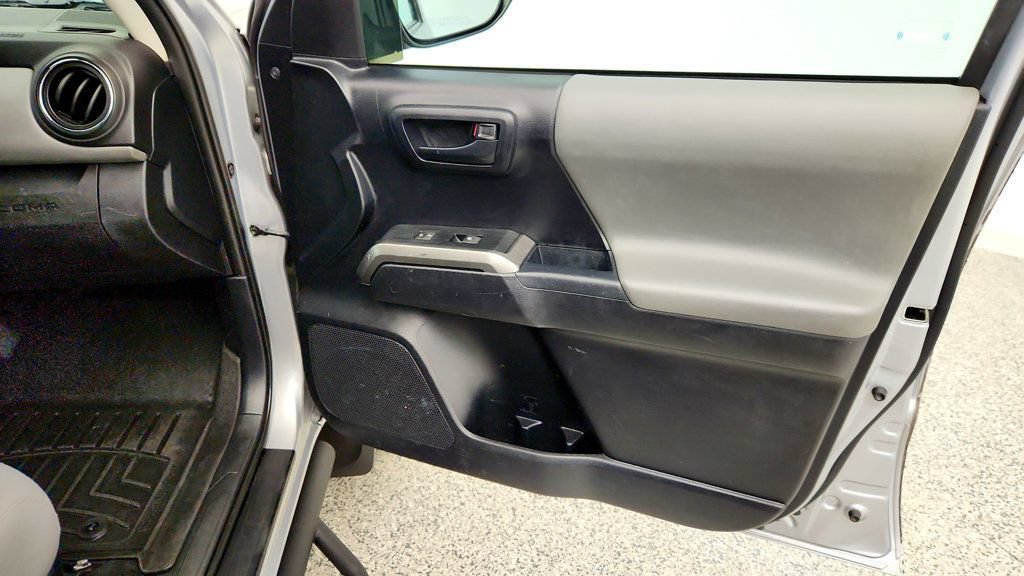Used 2019 Toyota Tacoma SR5 AWD/4WD image 24