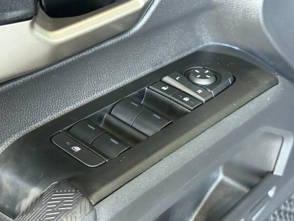 Certified 2025 Toyota Tacoma TRD Off-Road image 17