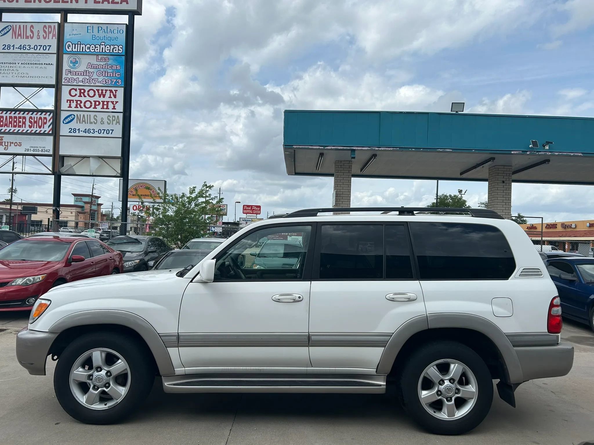 Used 2004 Toyota Land Cruiser AWD/4WD image 2