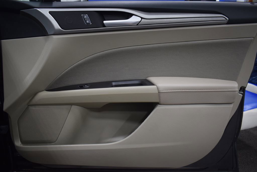 Used 2020 Ford Fusion SE image 17